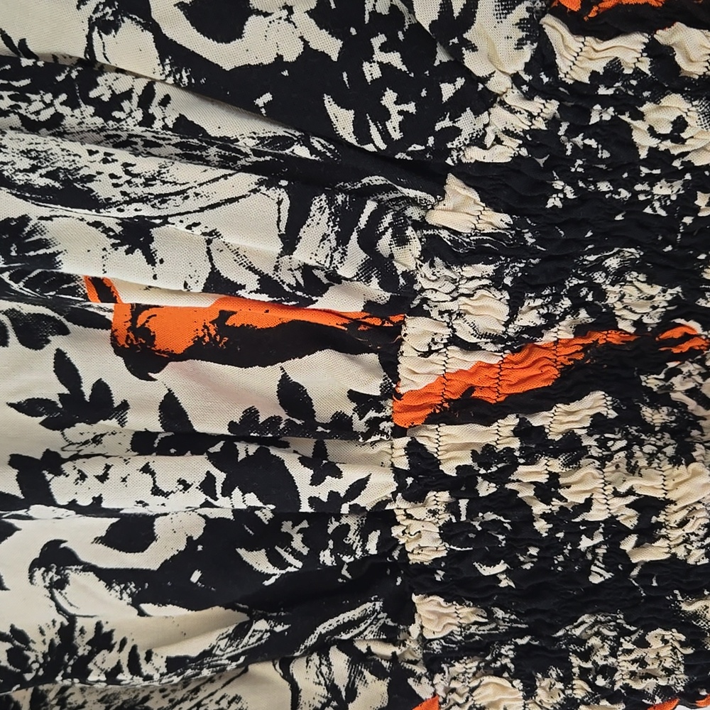Suen Noaj top size small orange parrots.  Tropicola Bird Shadow - Picture 4 of 5